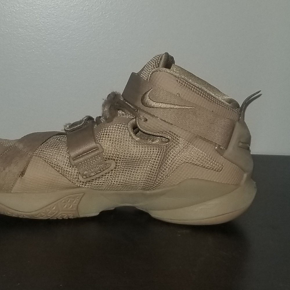 Lebron Soilder 9 - Picture 6 of 8